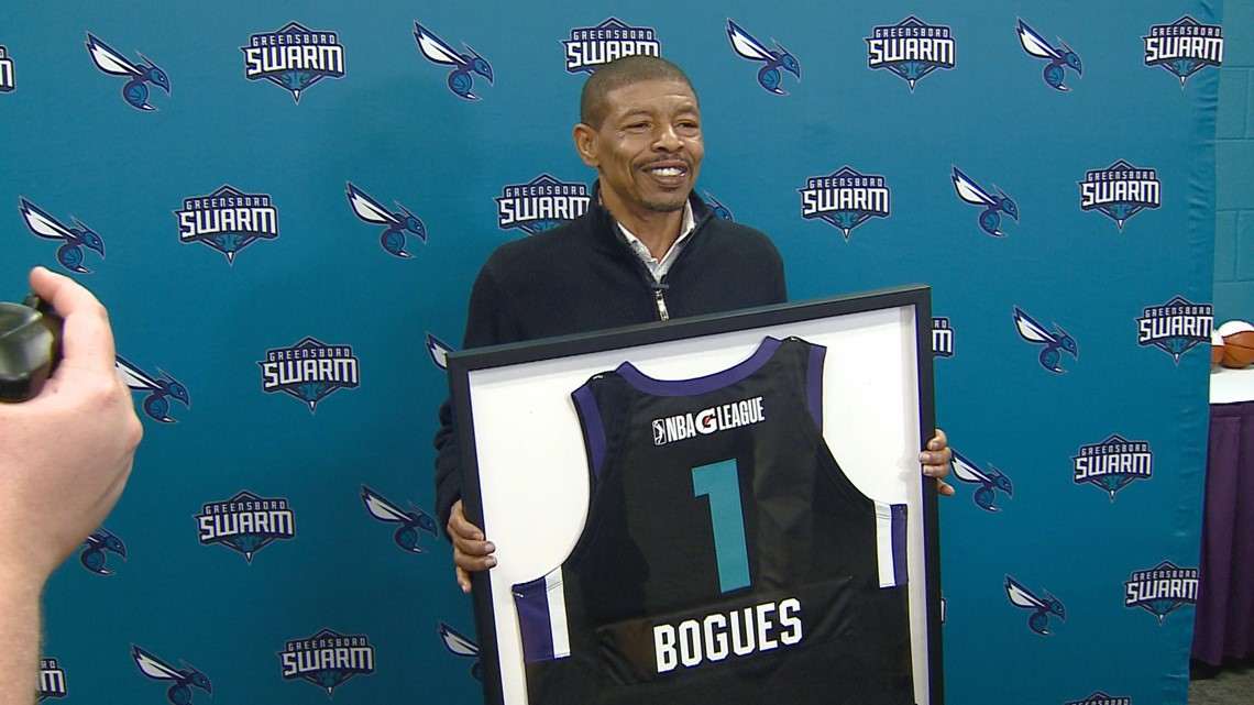 photos | muggsy bogues takes pictures, signs autographs at