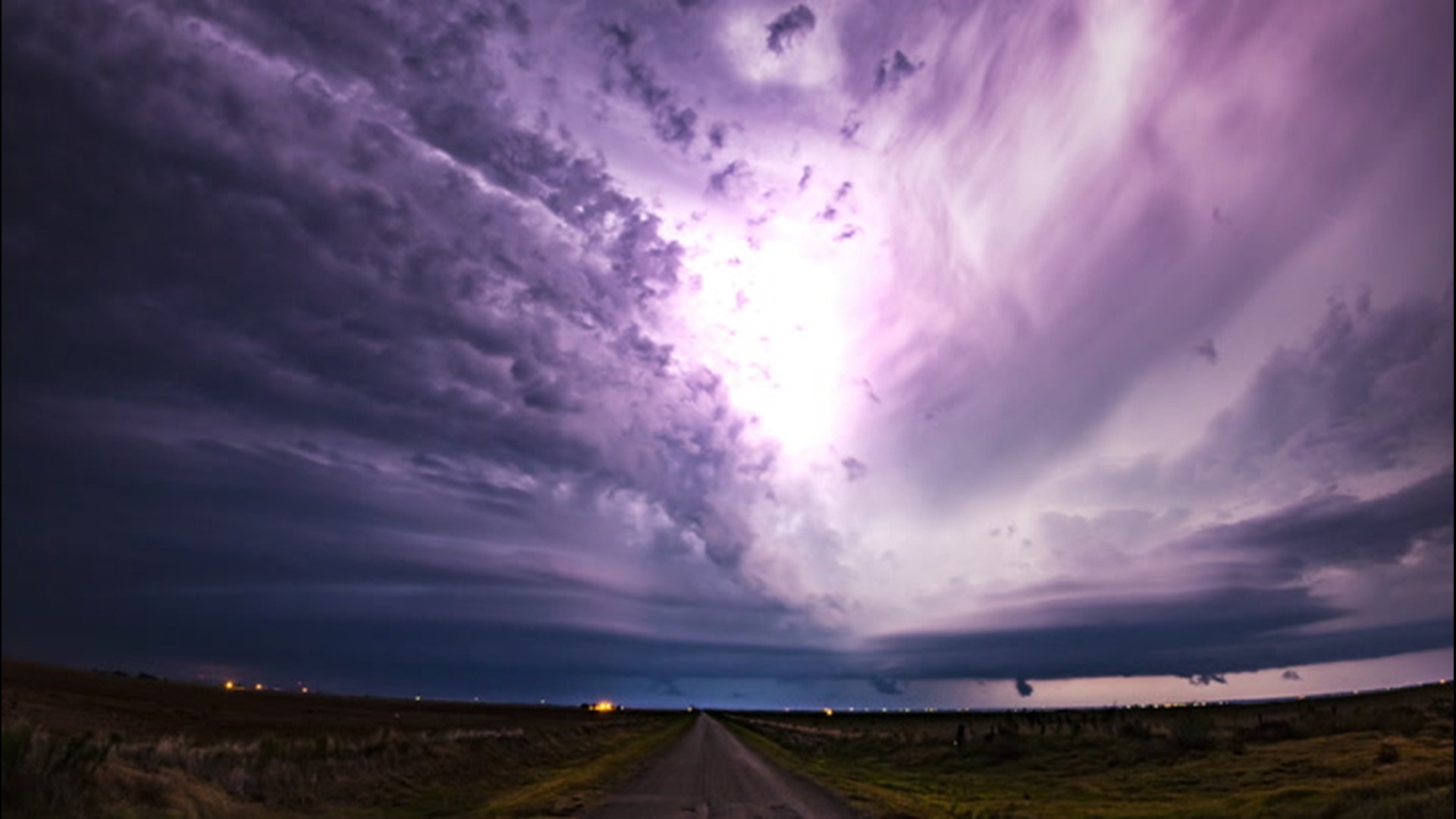 'Megaflash' clinches lightning world record