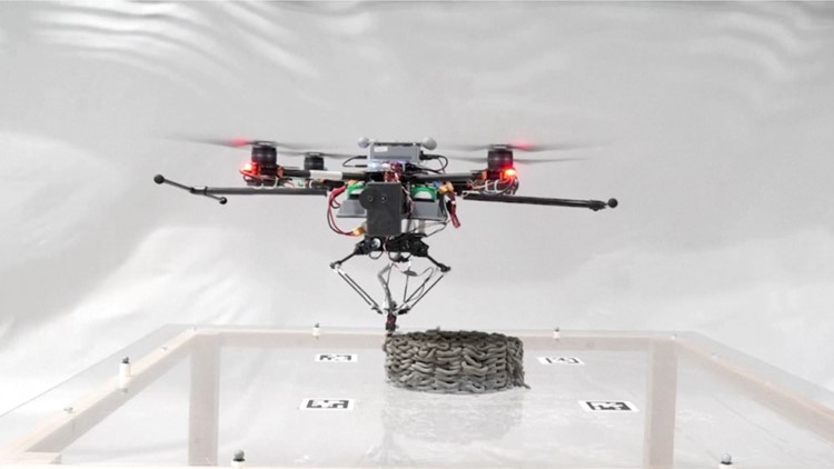 This Wasp-Inspired Drone Can Fly While 3D Printing the Buildings of the Future