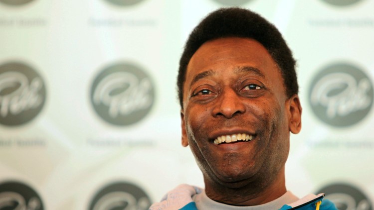 Daughter says Pelé back in hospital to regulate medication