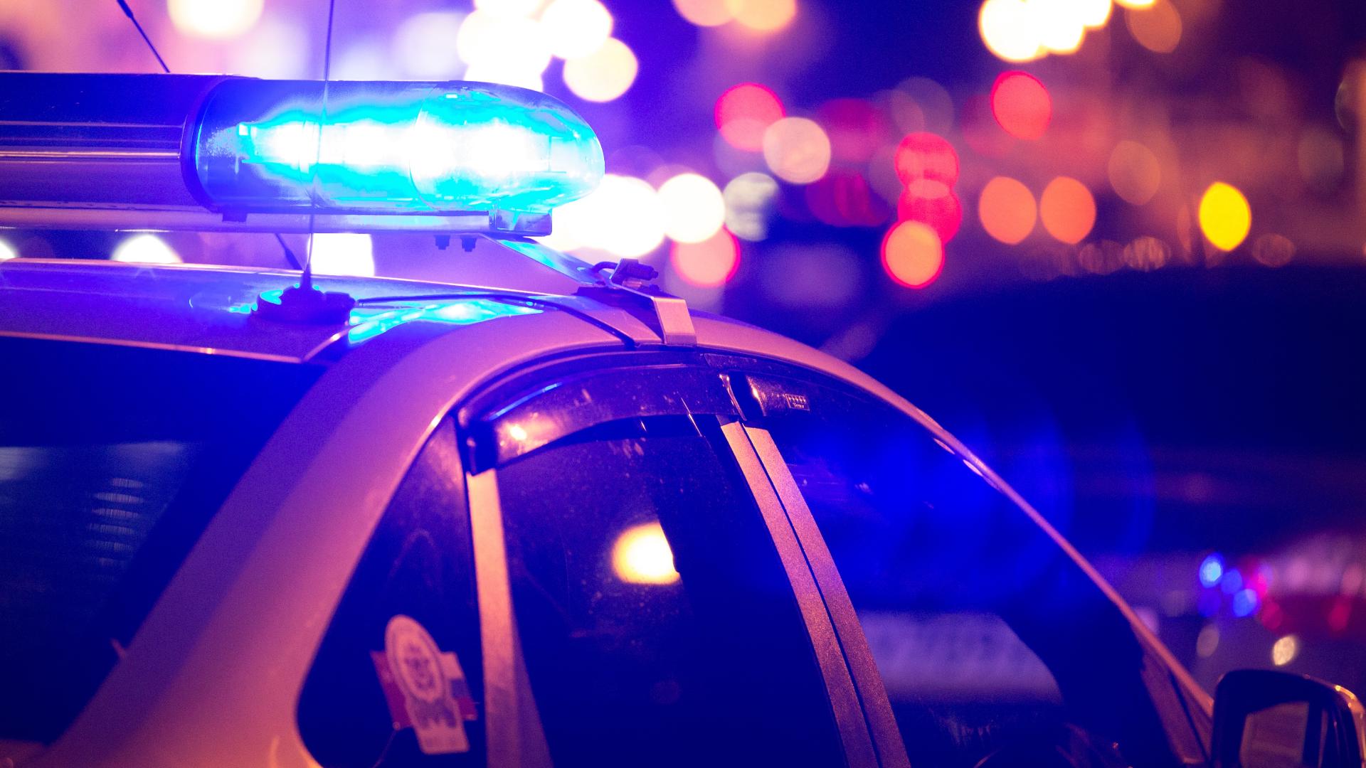 Coverage image for: 3 hurt, including police officer, in shooting near Notre Dame Stadium during football game