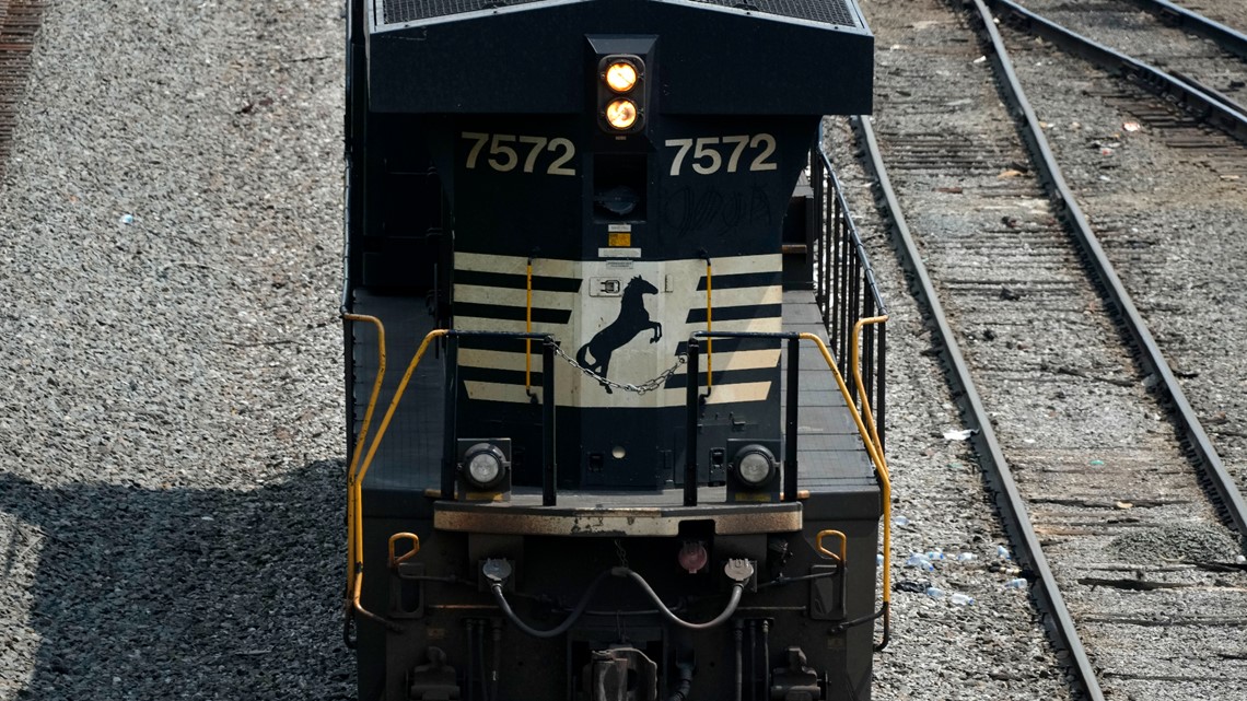 Norfolk Southern allows some to use federal safety hotline - Vimarsana News