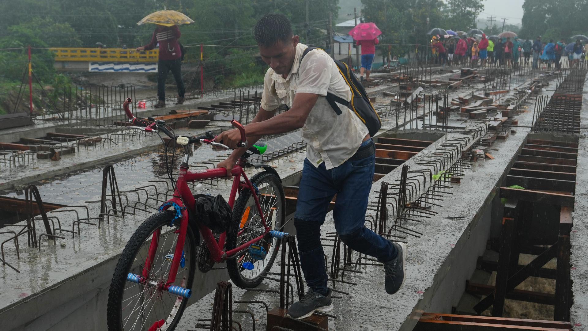 Tropical Storm Sara makes landfall in Belize | wfmynews2.com