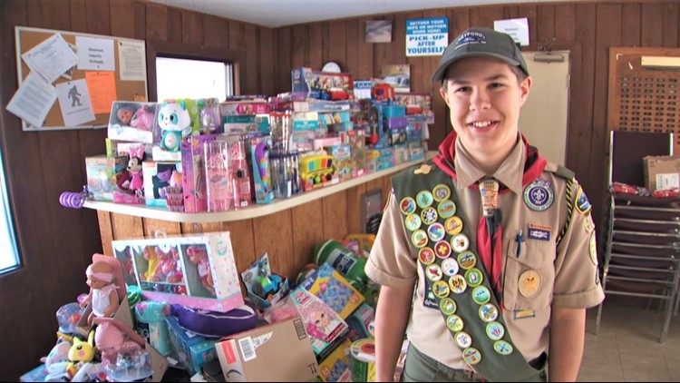12-year-old buys $11,300 in Christmas presents for kids he doesn't know