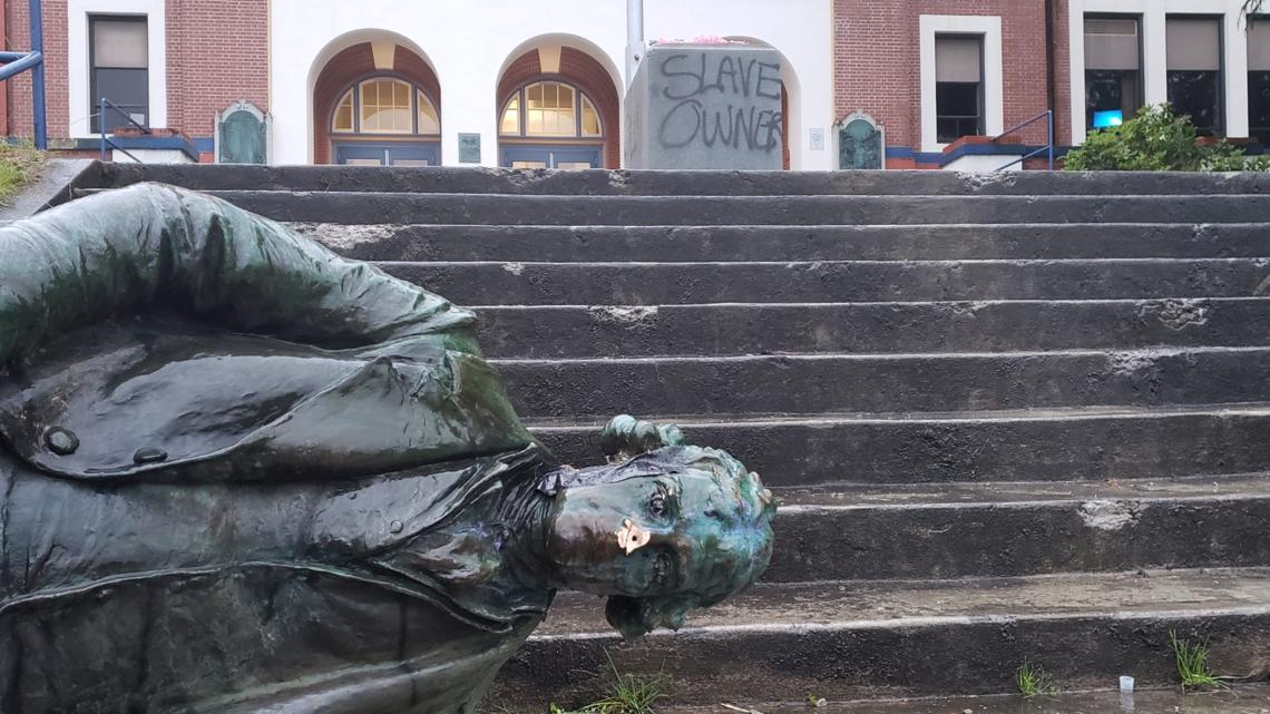 Washington statue toppled in Portland