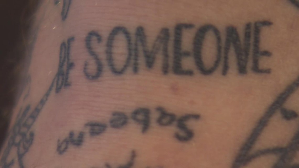 Man gets matching tattoos with strangers - Vimarsana News