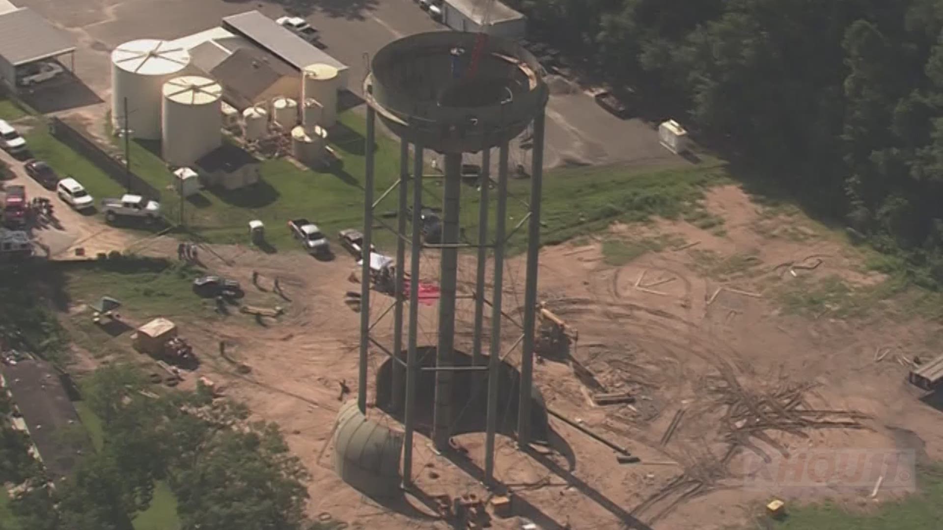 Raw video from Air 11 over Porter, Texas where a worker was killed and another was hurt when a wall fell inside a water tower that was undergoing work.