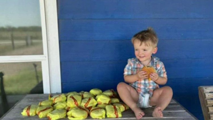 2-year-old boy orders 31 cheeseburgers on DoorDash while mom isn't looking