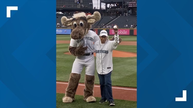 101-year-old woman throws first pitch at Mariners game