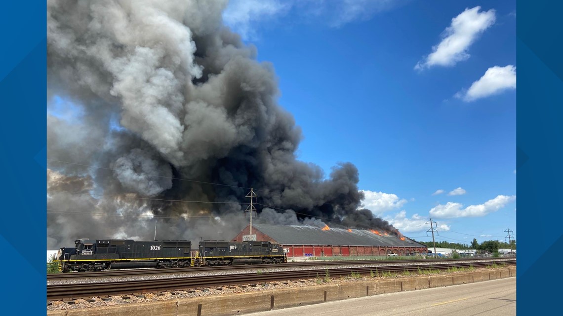 Fire erupts at recycling factory in Madison, Illinois - Vimarsana News