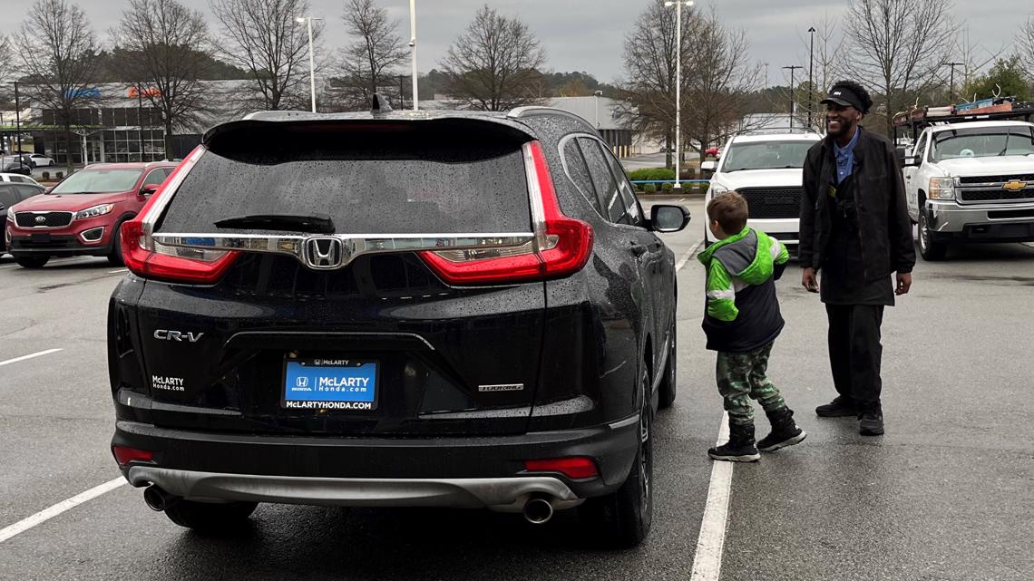 8-year-old raises $113,000 to buy car for Waffle House server - Vimarsana News
