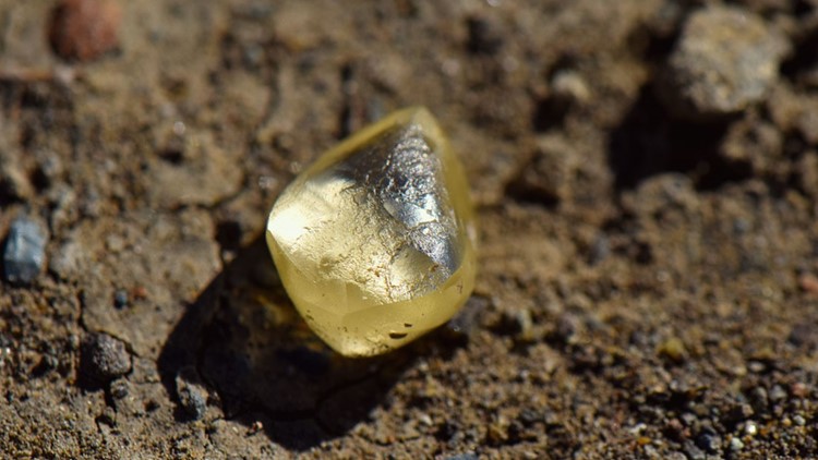 California couple finds largest diamond so far this year at Arkansas state park