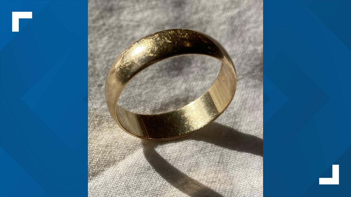 Found wedding ring at Dairy Queen returned to couple - Vimarsana News