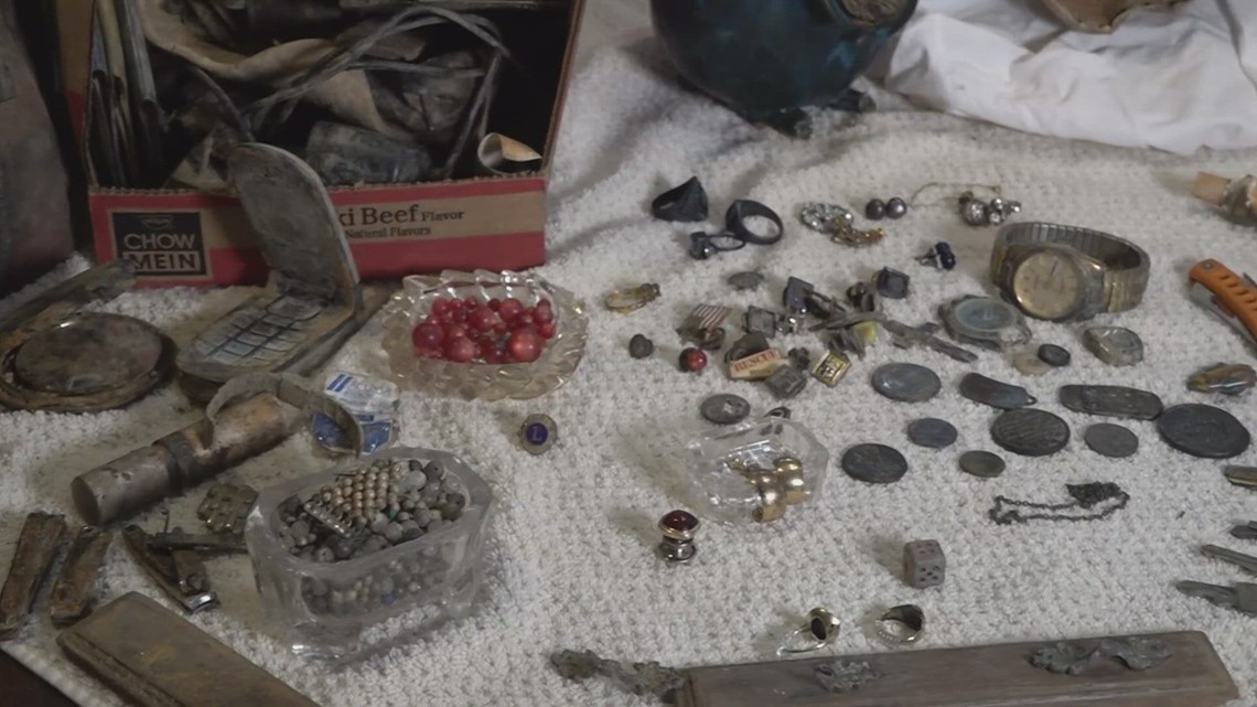 Knoxville couple reunited with stolen items found at bottom of river 17 years later - Vimarsana News