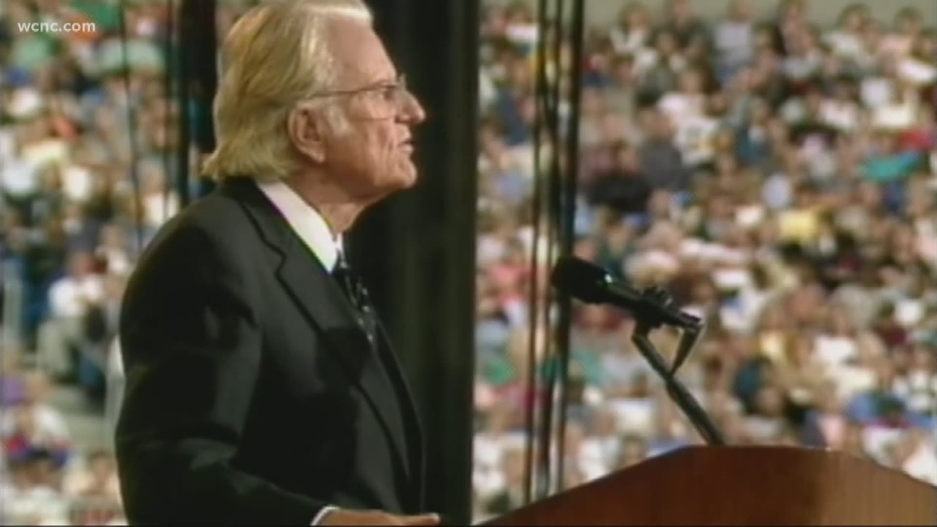 Public to begin paying their respects to Rev. Billy Graham