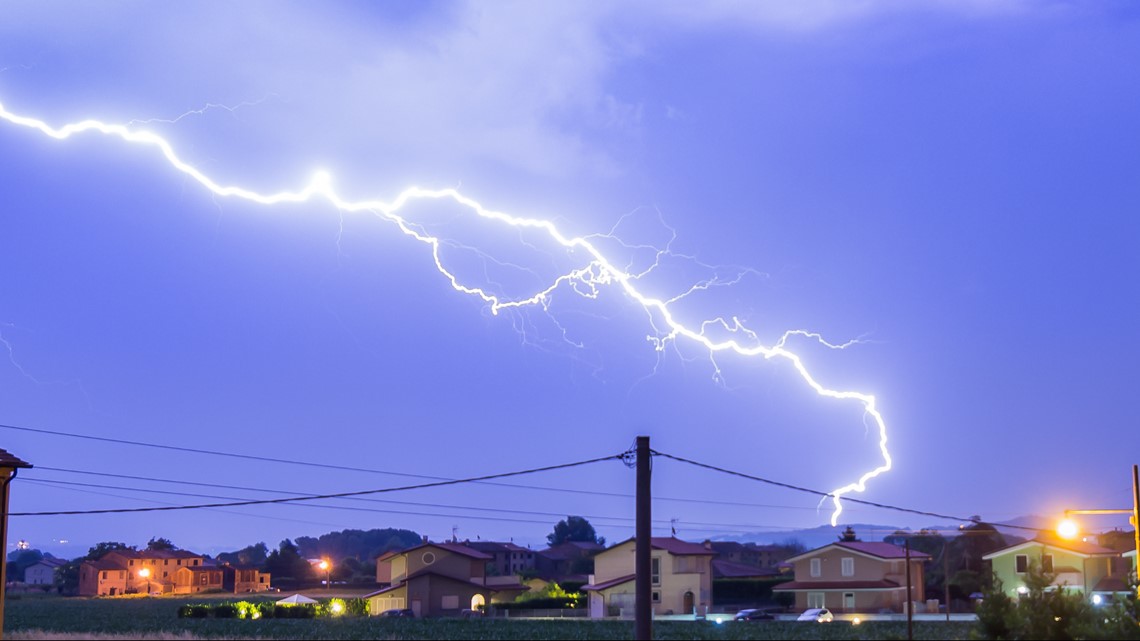 VERIFY Strike out fiction. 'Heat lightning' is real lightning