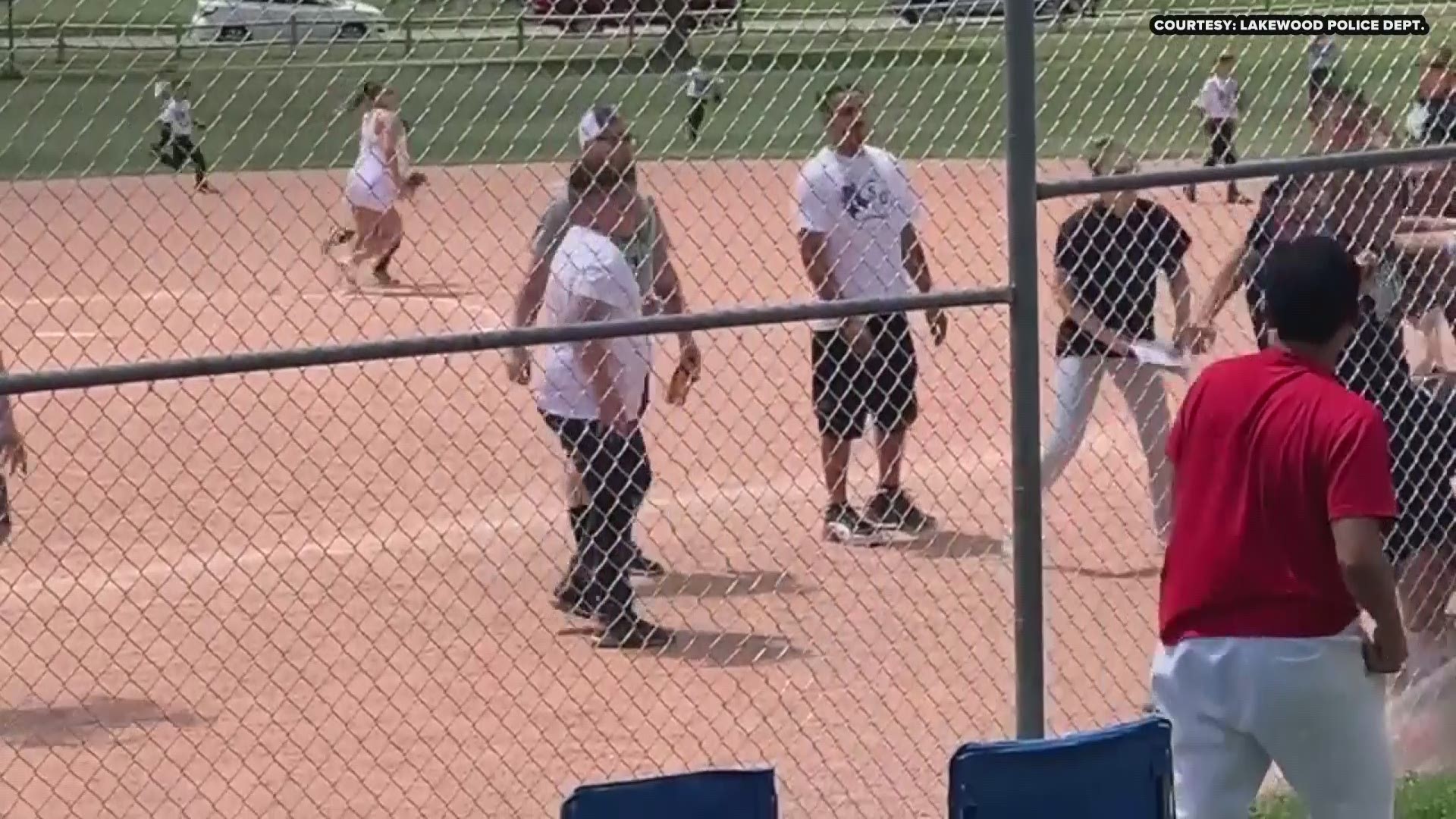 The punches fly at a kids’ baseball game in Lakewood, Colorado. Lakewood Police Department shared this video of the fight at Westgate Elementary during a Bear Creek Junior Baseball game. Police say it started with controversy over a call. A 13-year-old umpire said one of the 7-year-olds batted out of order.