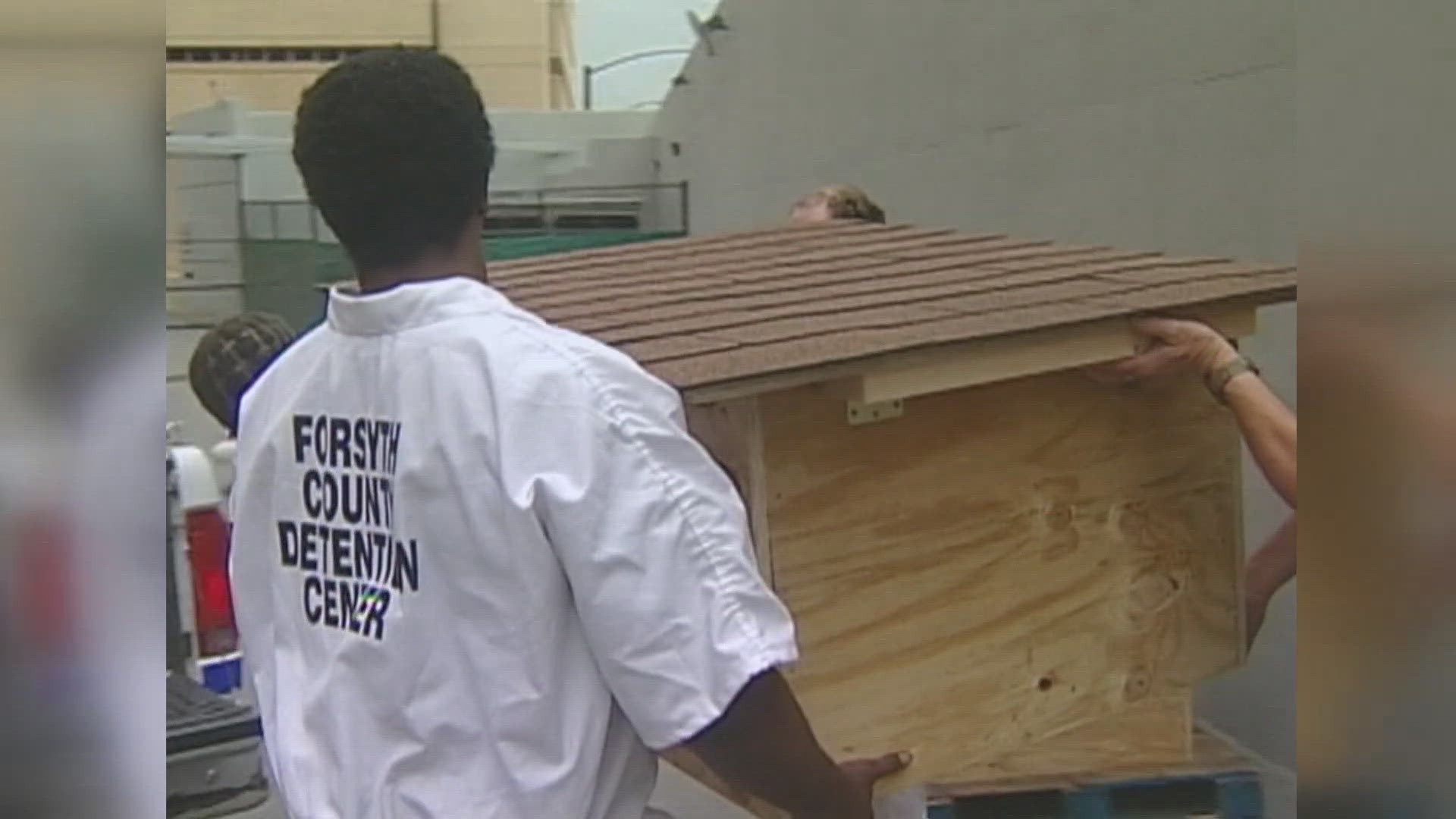 ‘Houses for Hounds’ allowed inmates to build dog houses with donated supplies.