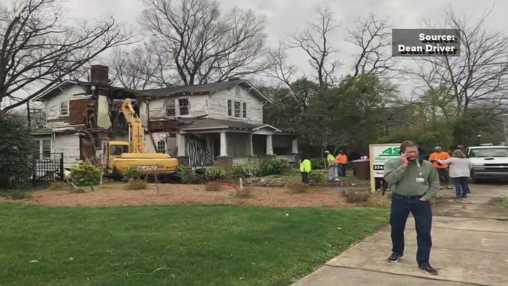 The house was in the Dunleath neighborhood off Summit Avenue.