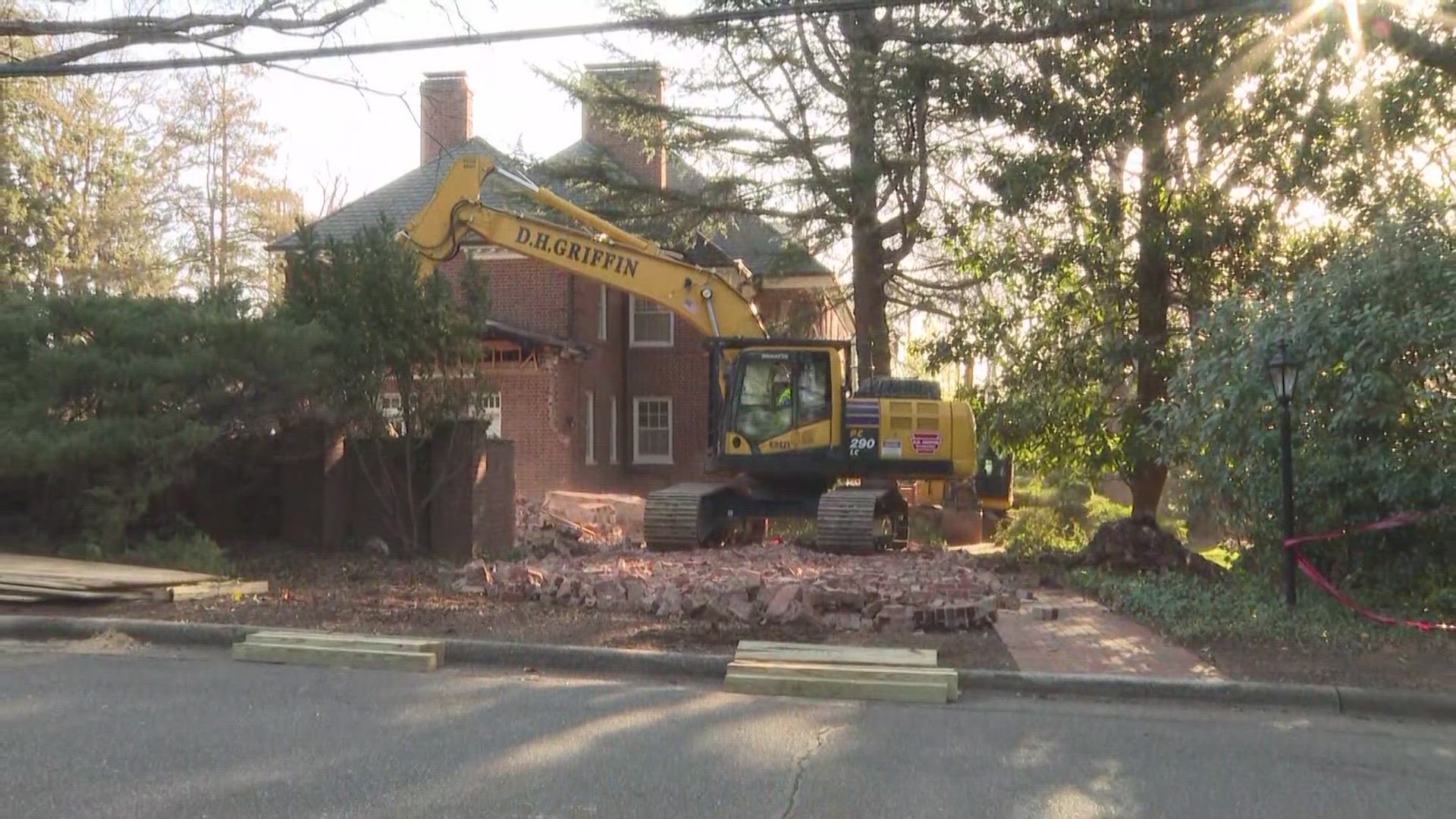 Irving Park house being torn down