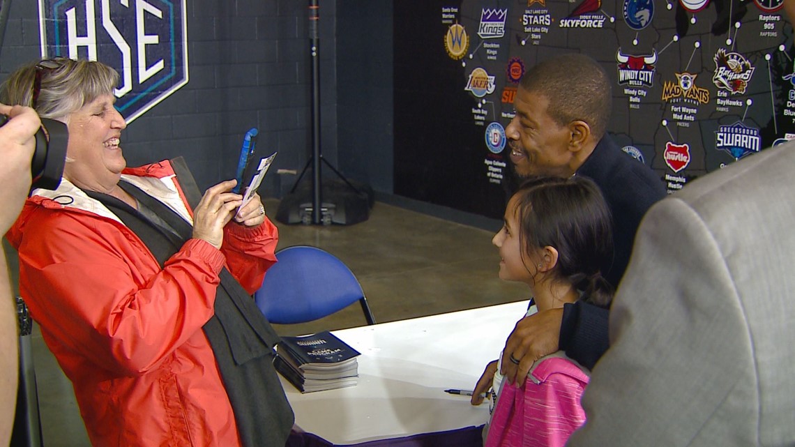 photos | muggsy bogues takes pictures, signs autographs at