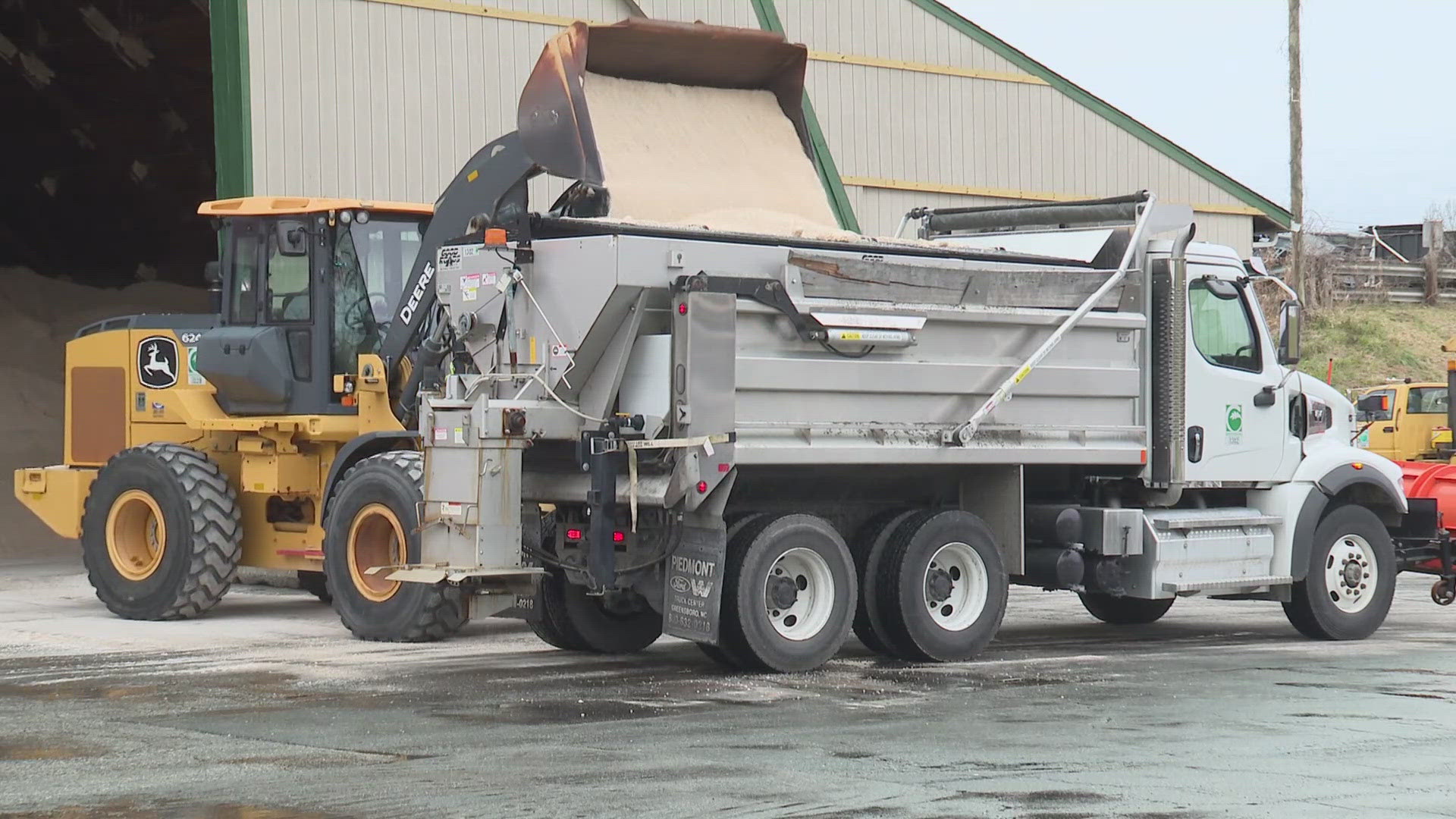 Crews prepare for winter weather across the Triad | wfmynews2.com