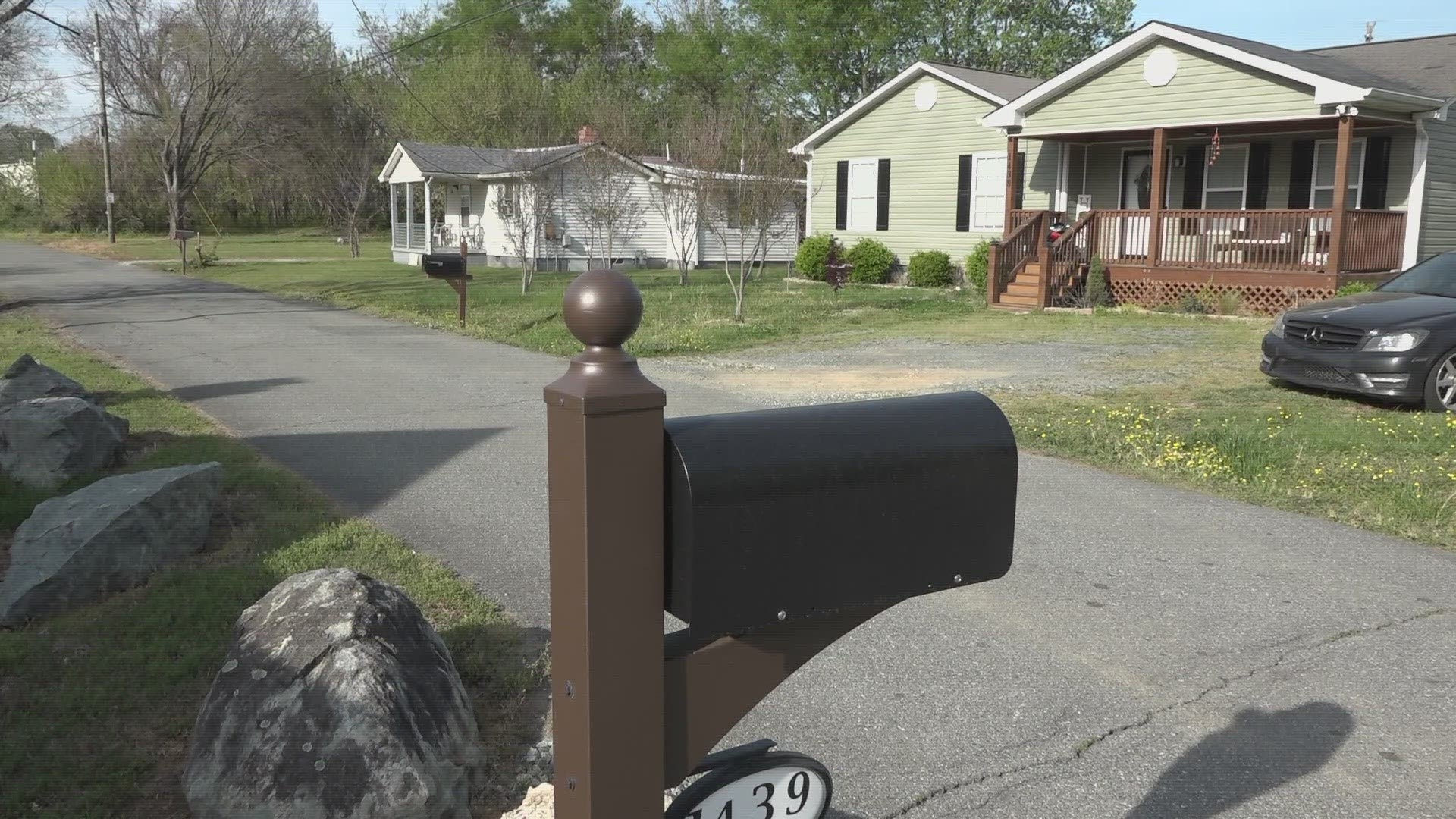 Curtis Cheek waited months for the company to fix his mailbox. He eventually called 2 Wants to Know for help.