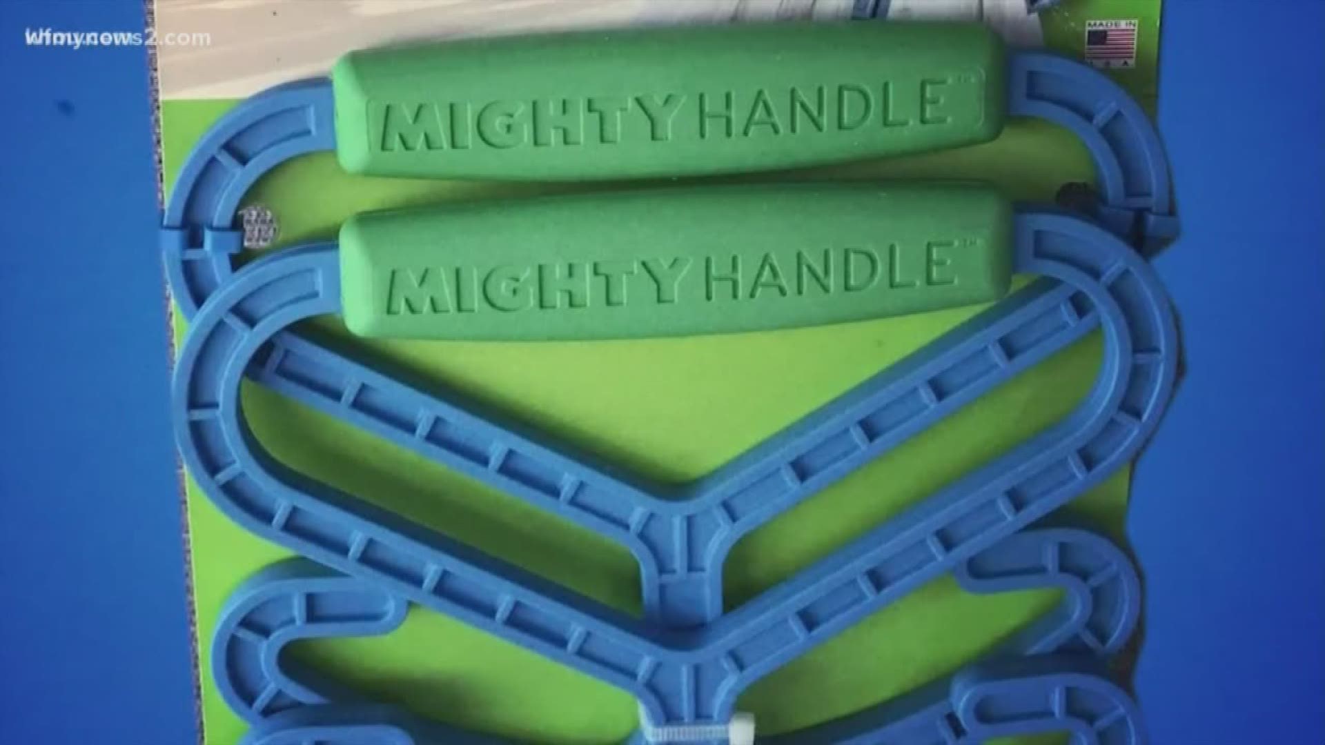 Hauling groceries is never fun, and many of us try to carry all of them at one time. The ‘Mighty Handle’ claims it will help you carry more with less strain.