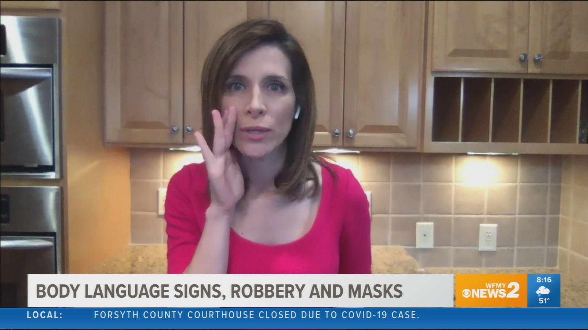 Almost everyone is wearing a mask in public to stop the spread of the coronavirus. Stay safe by watching for body language signs that you might be robbed.