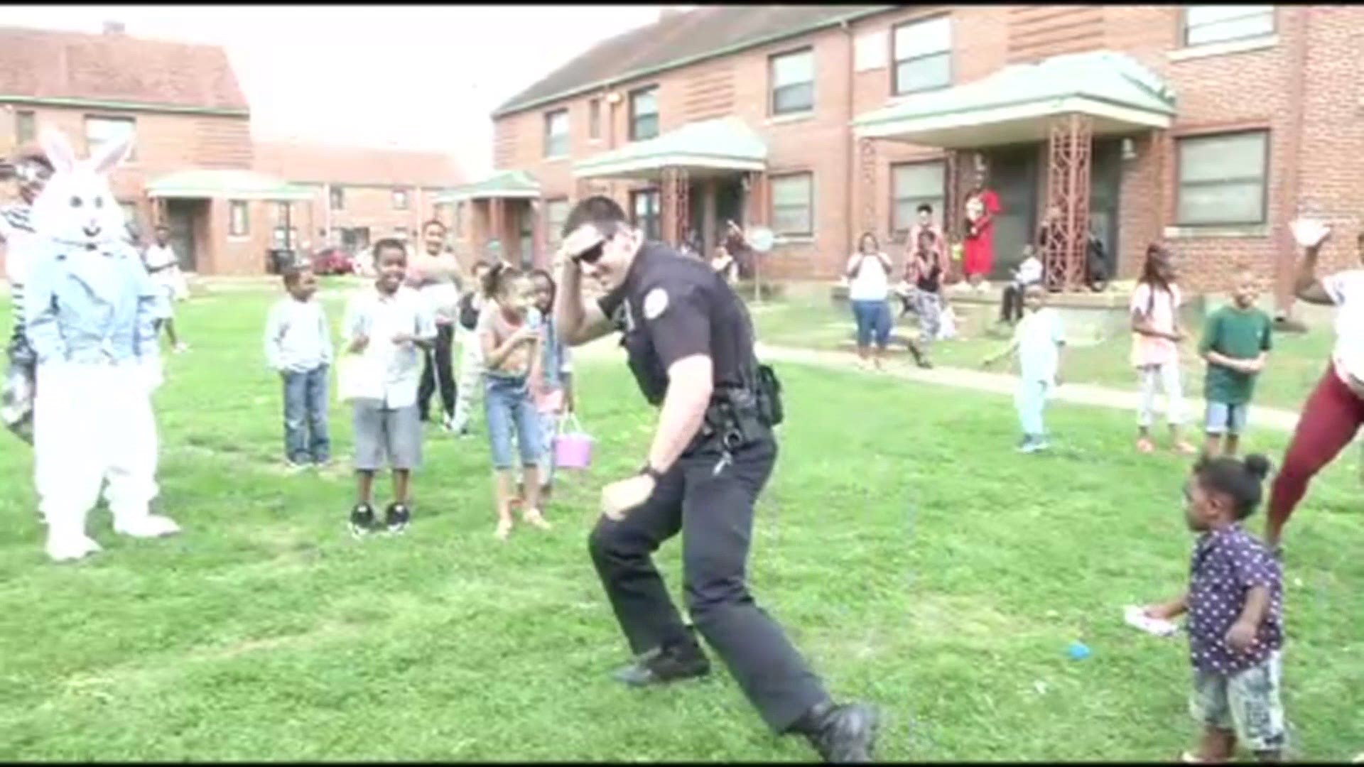 Dancing Cop Does The 'Stanky Leg!'