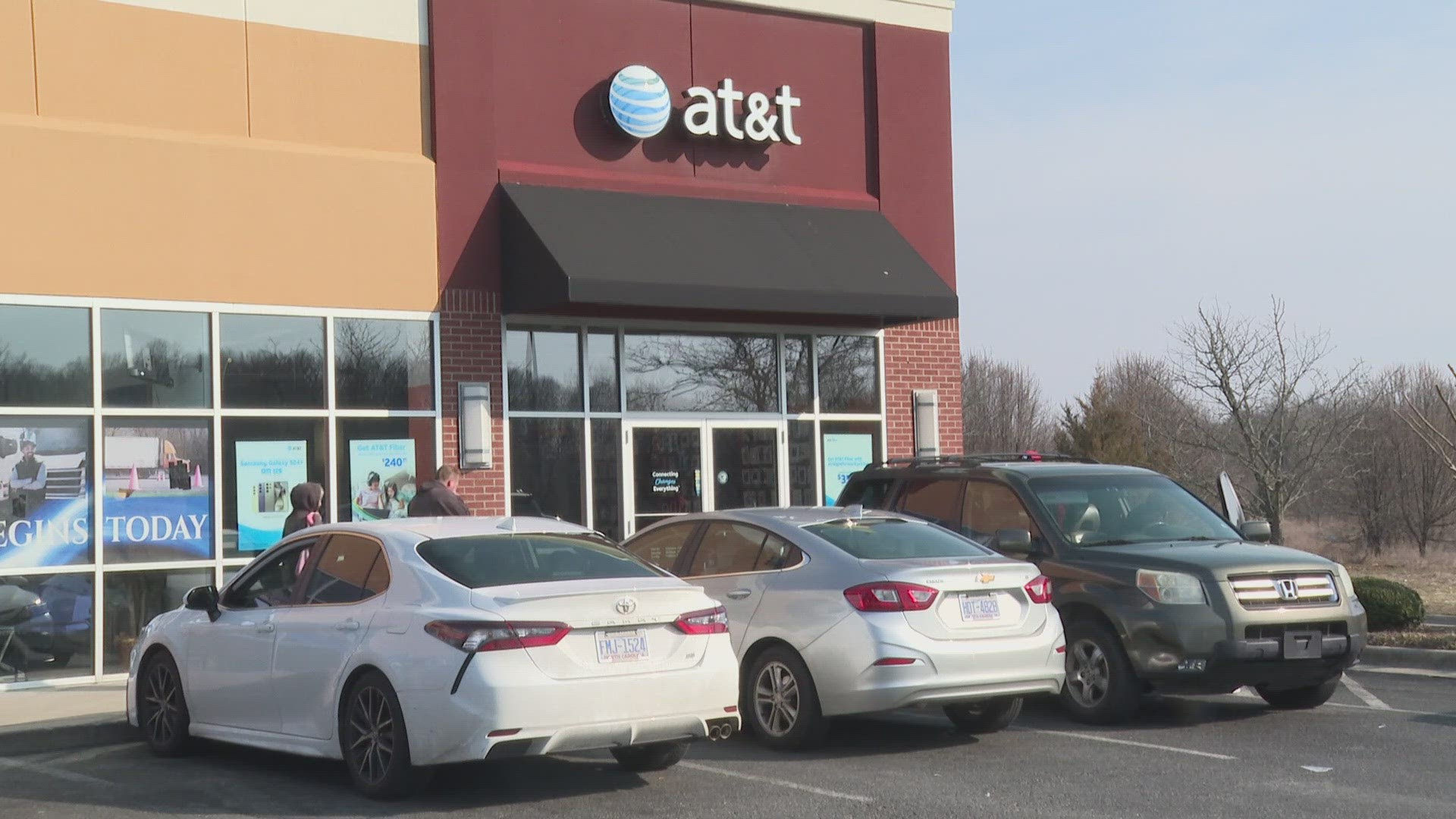 Thousands of AT&T customers woke to 'SOS ONLY' on their phones.