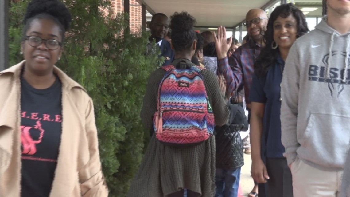 PHOTOS | Guilford County Students Get Warm Greeting at New Schools ...