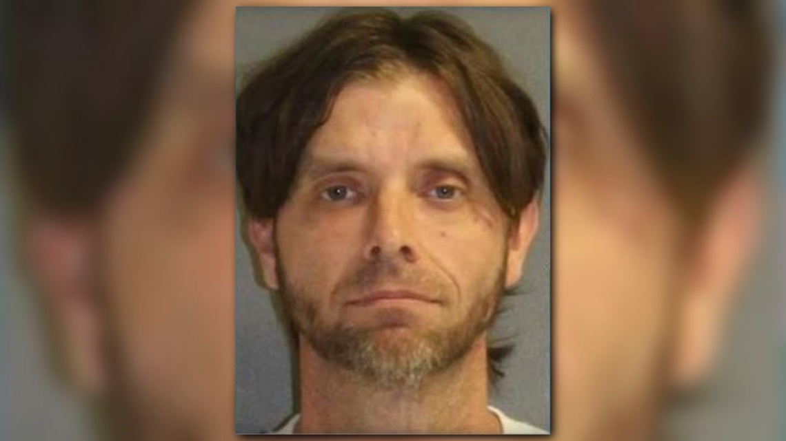 Abused Woman Held Captive by Boyfriend Slips Note to Vet Staff Police