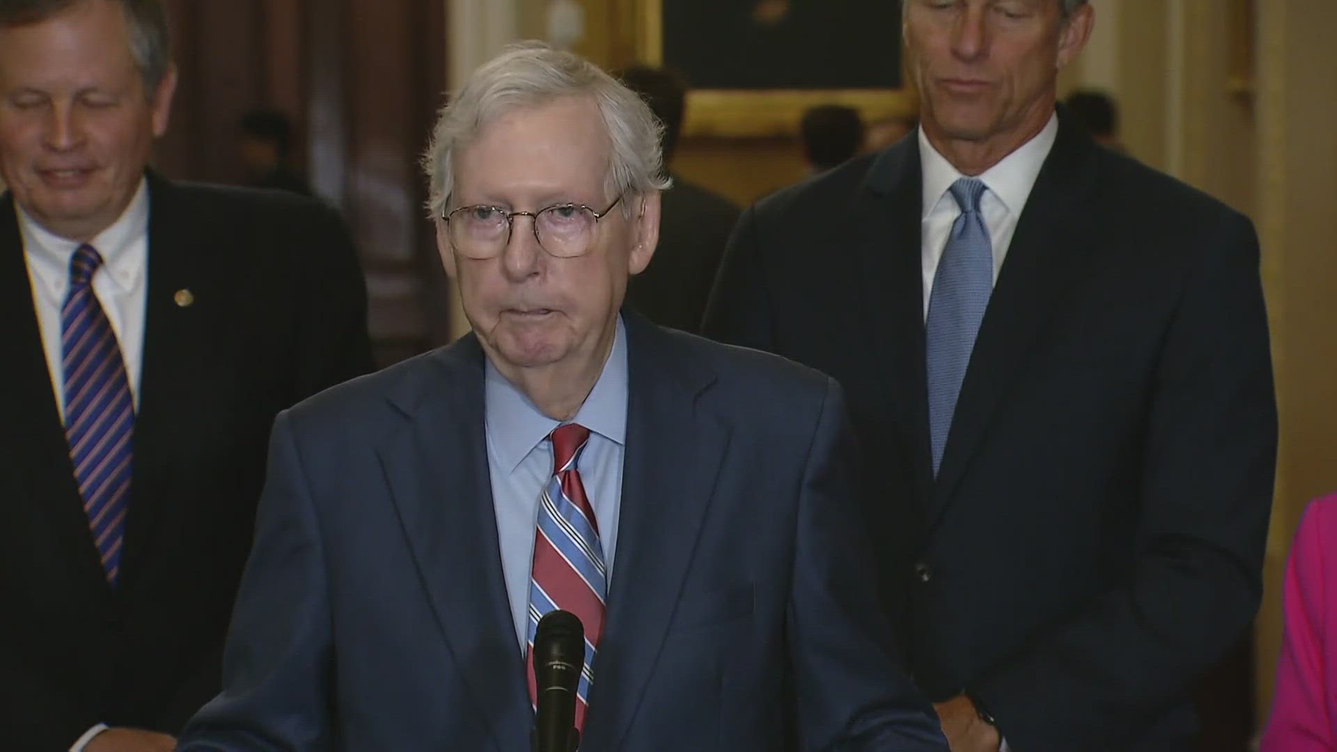 Mitch McConnell freezes at press conference and is escorted away