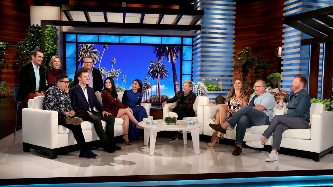 PHOTOS The Cast of 'Modern Family' Drops By Ellen Tuesday