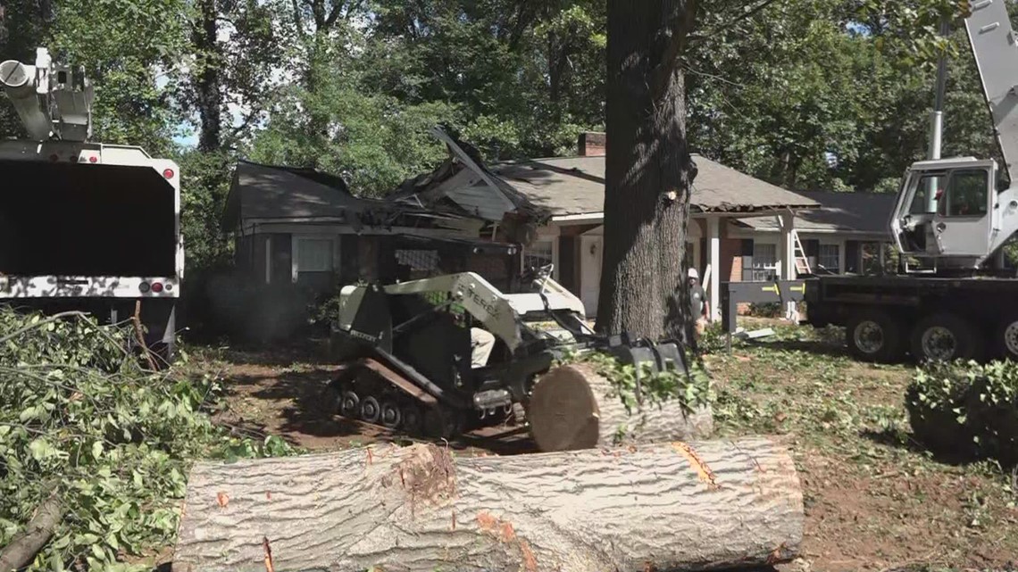 Lexington family dealing with damage after storm knocks tree onto their ...