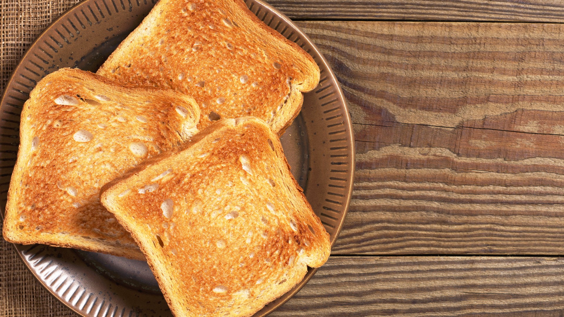 Поджаривает ломтики. Тосты хлебные. Хлеб для тостера. Тосты из хлеба. Поджаренный хлеб.