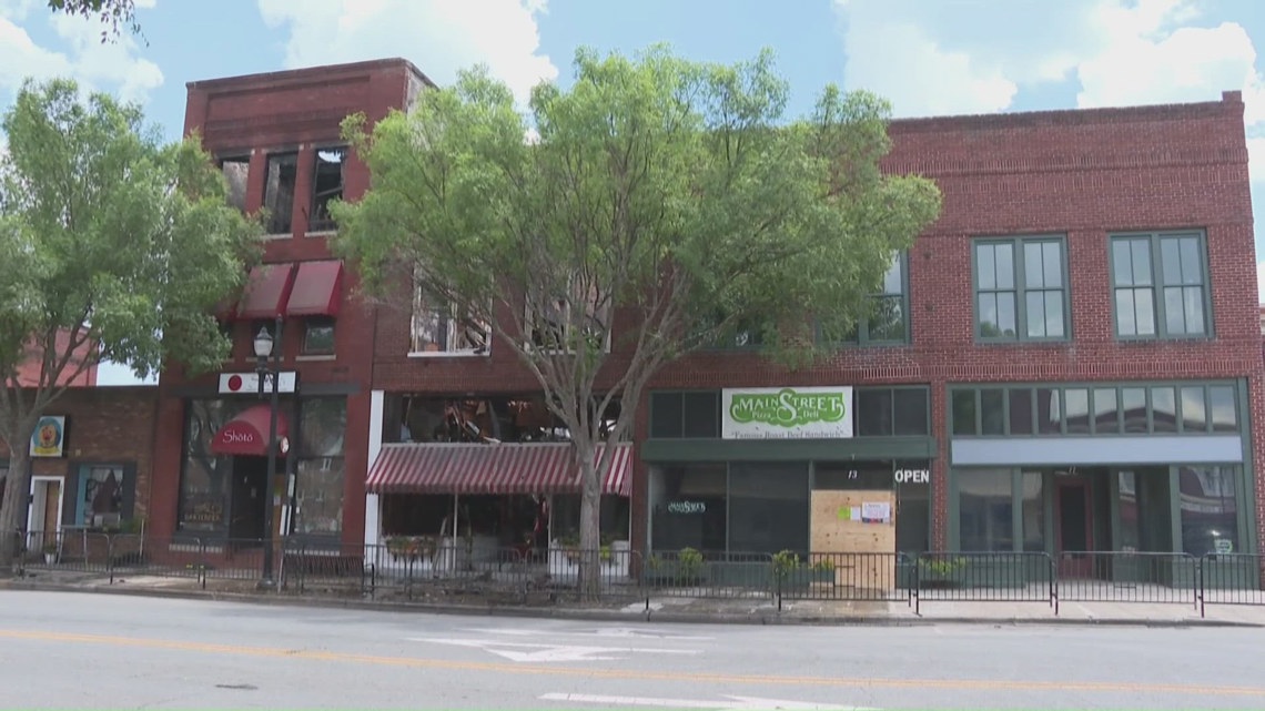 Lexington fire damaged buildings still too unstable to enter, streets closed indefinitely