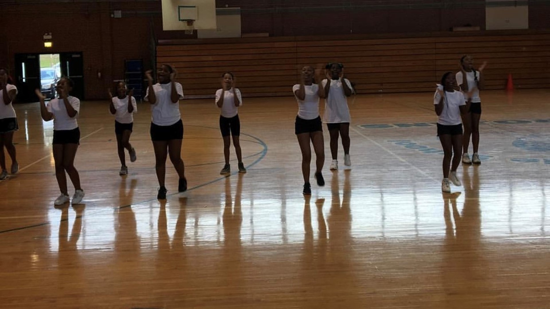 PHOTOS Jackson Middle School Gets 100 Instruments, 2,000 Check From National Pawn