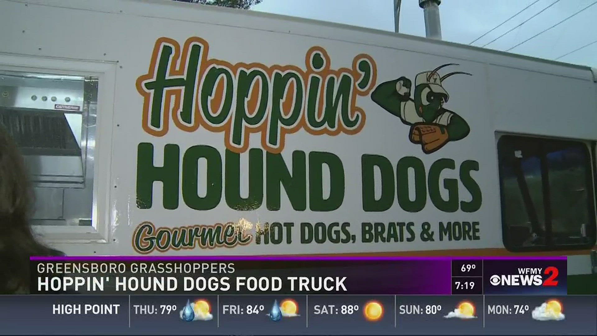 Hop On The Hoppin Hound Dogs Food Truck | wfmynews2.com