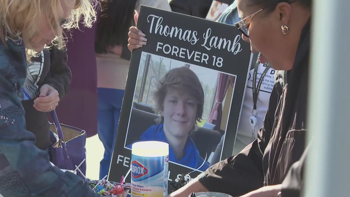 ‘No one should feel alone': Community gathers to fight addiction, honor overdose victims