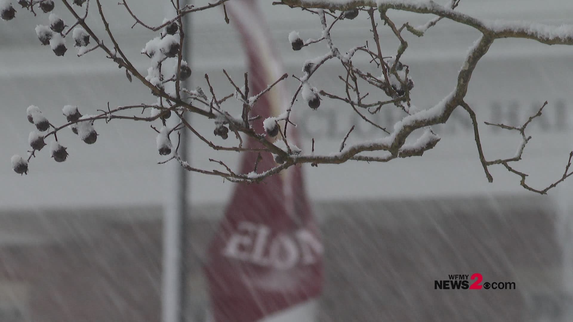 Students enjoy the snow at Elon University!