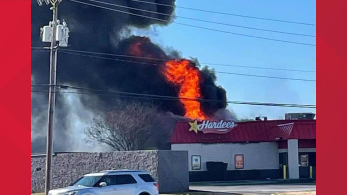 Firefighters battle fire at Randleman Hardee's - Vimarsana News