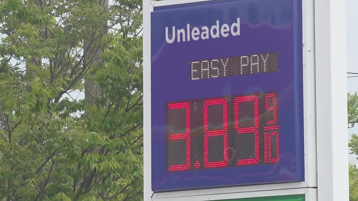 Drivers excited about gas prices dipping below $4.00 - Vimarsana News