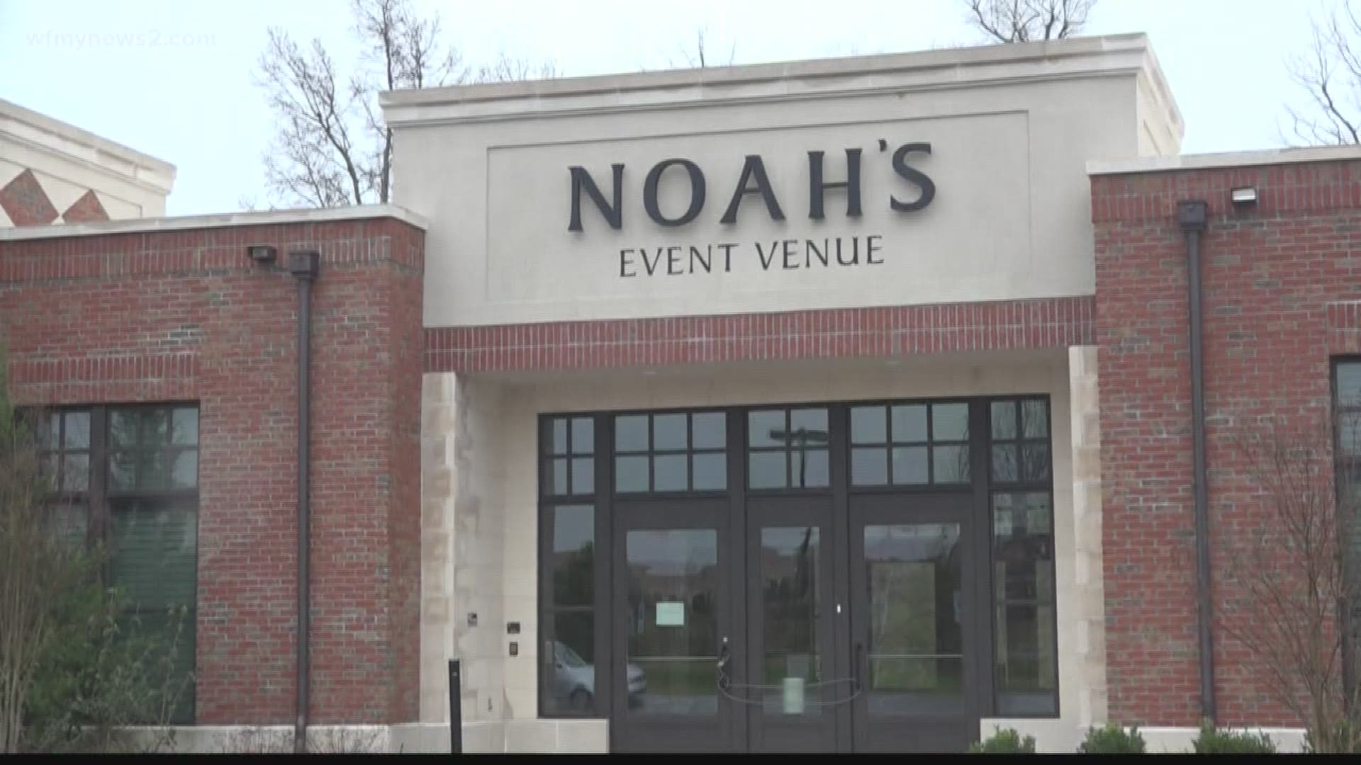 The venue filed for bankruptcy last year but closed suddenly. Now business leaders are helping scrambling couples.