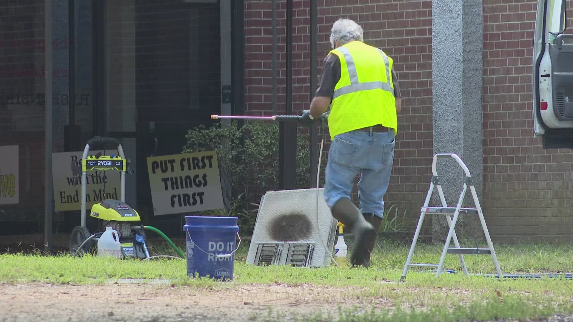 Mold was found in Andrews and Newlin Elementary Schools, according to district leaders. Experts weigh in on the cleanup timeline.