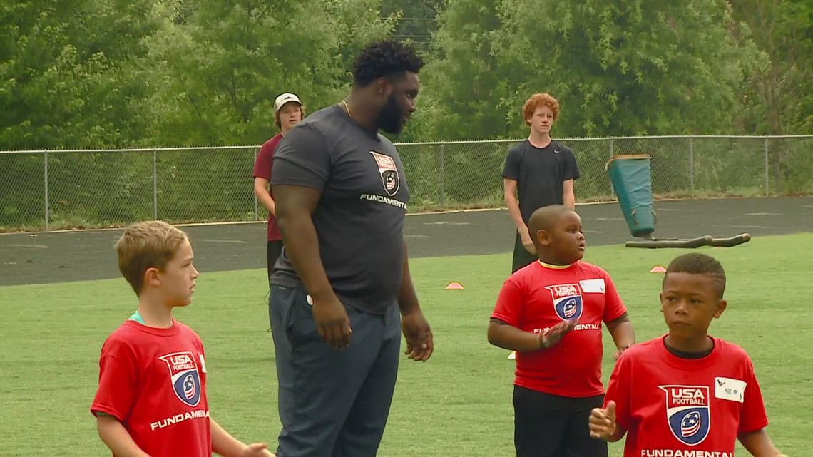 Cincinnati Bengals' DJ Reader hosts community back-to-school event