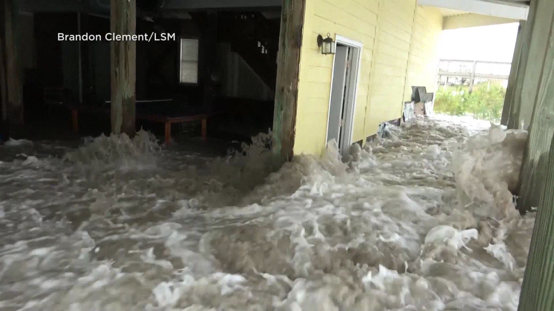 VIDEO: Large Hurricane Florence Waves Crash into North Topsail Beach Home