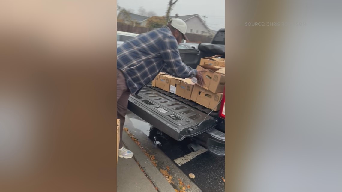 Winston-Salem’li bir adam 75 hindi satın alıyor ve hediye dağıtıyor