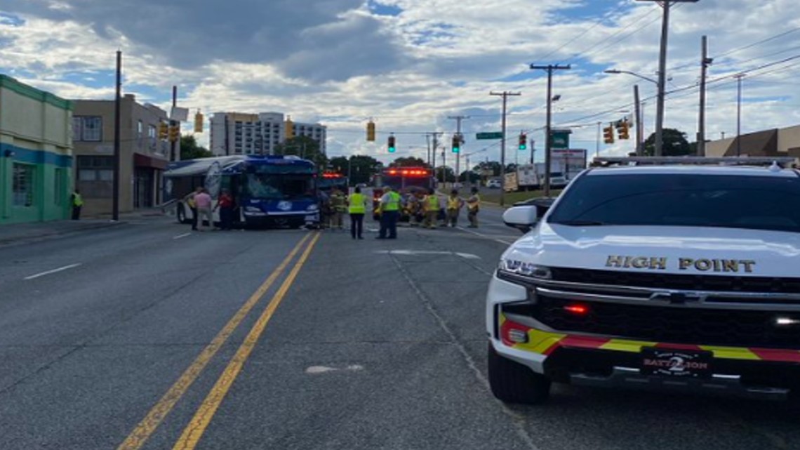 High Point bus involved in crash | wfmynews2.com
